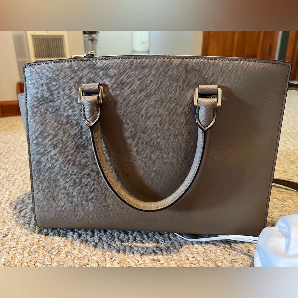 Michael Kors Marilyn Large Tote - Picture 3 of 3